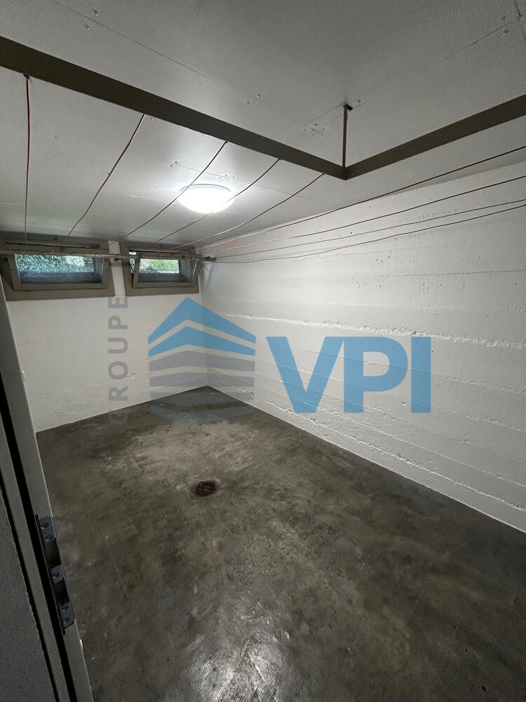 Dépôt/cave à louer de 8.5m2