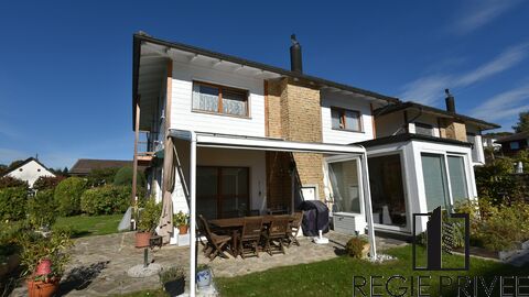 Généreuse maison dans un quartier résidentiel. Sans nuisances. Garage