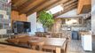 Mayens d'Arbaz, immeuble/restaurant
face au lac, vue imprenable.