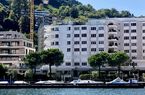Elegant lakefront 3.5-room apartment with extremely rare mooring place