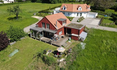 Detached house in ecological construction with carport