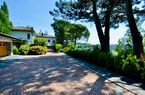 Stately villa in panoramic position and with much privacy