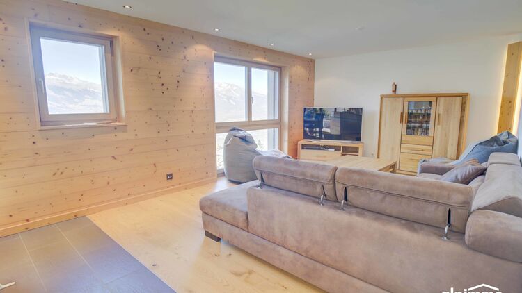 4 bedroom duplex apartment, like new, with wellness !