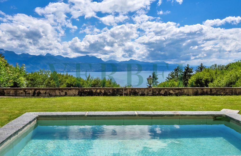 Magnificent 7-room villa in an idyllic setting