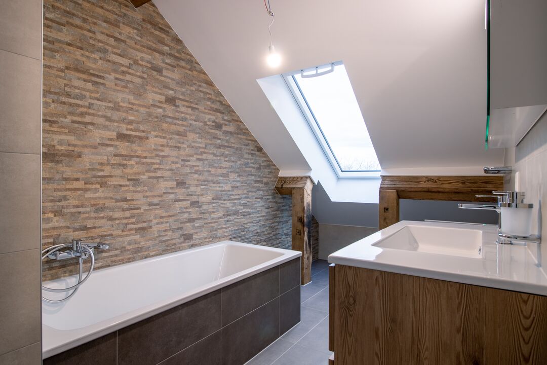 Rénovation d'une ferme du 19e siècle en 15 appartements à Roche : l'intérieur.