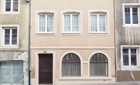 Magasin avec vitrine au centre de Waldenburg à louer
