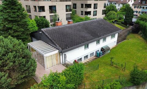 Terrain à bâtir avec maison individuelle existante dans un endroit cal