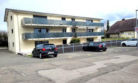 4.5-room apartment on 1st floor, with terrace.