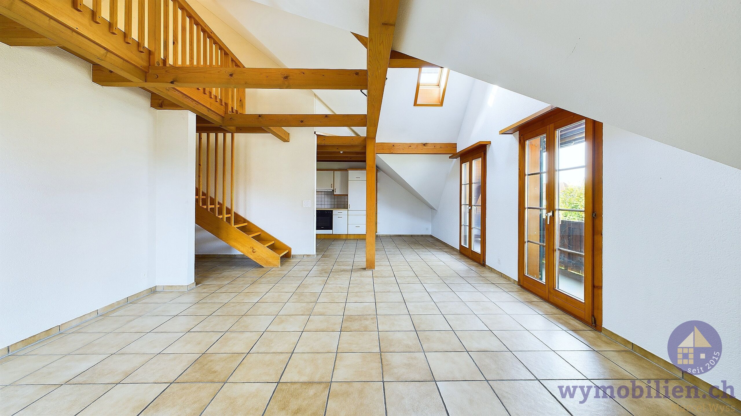 Wohnbereich mit Ausgang auf die zwei Balkone 