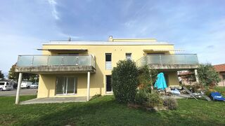 Spacieux appartement de 4½ pièces
en rez-de-jardin avec 2 pl. ext.