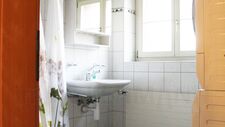 Heimelige, ruhige Wohnung mit eigenem Sitzplatz und Parkplatz