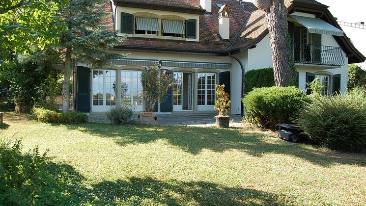 Rare à Echandens, appartement en PPE dans une villa de 2 lots.
VENDU
