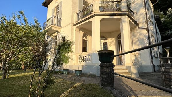 LUGANO-FIGINO
Villa d'epoca  ristrutturata
con giardino e vista