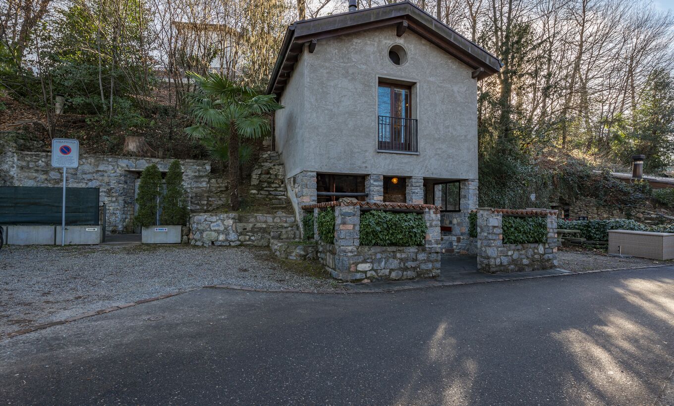 Grotto mit zwei beeindruckende Weinkeller