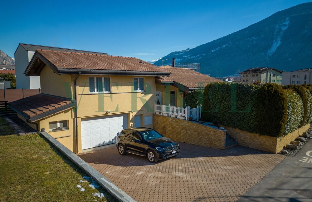Charming detached house with a beautiful view of the mountains