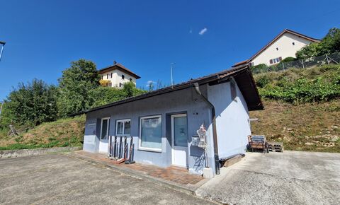 Commercial premises ideally located with visibility