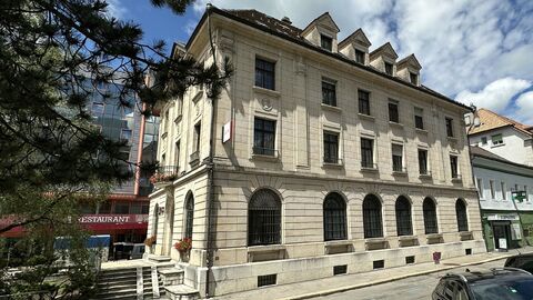 A vendre
Immeuble administratif et commercial