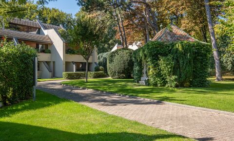 Beautiful penthouse in a gated community in Conches