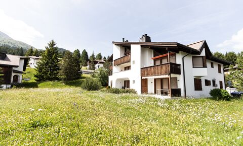 2 1/2 Zimmer Zweitwohnung mit Gartensitzplatz in Valbella