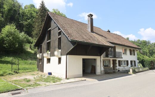 Charming house located close to nature.