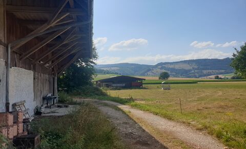 Land of 2644 m² with large farmhouse