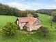Magnifique cadre bucolique pour cette ferme à rénover