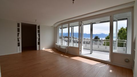 Splendid centrally located apartment, renovated, panoramic lake view