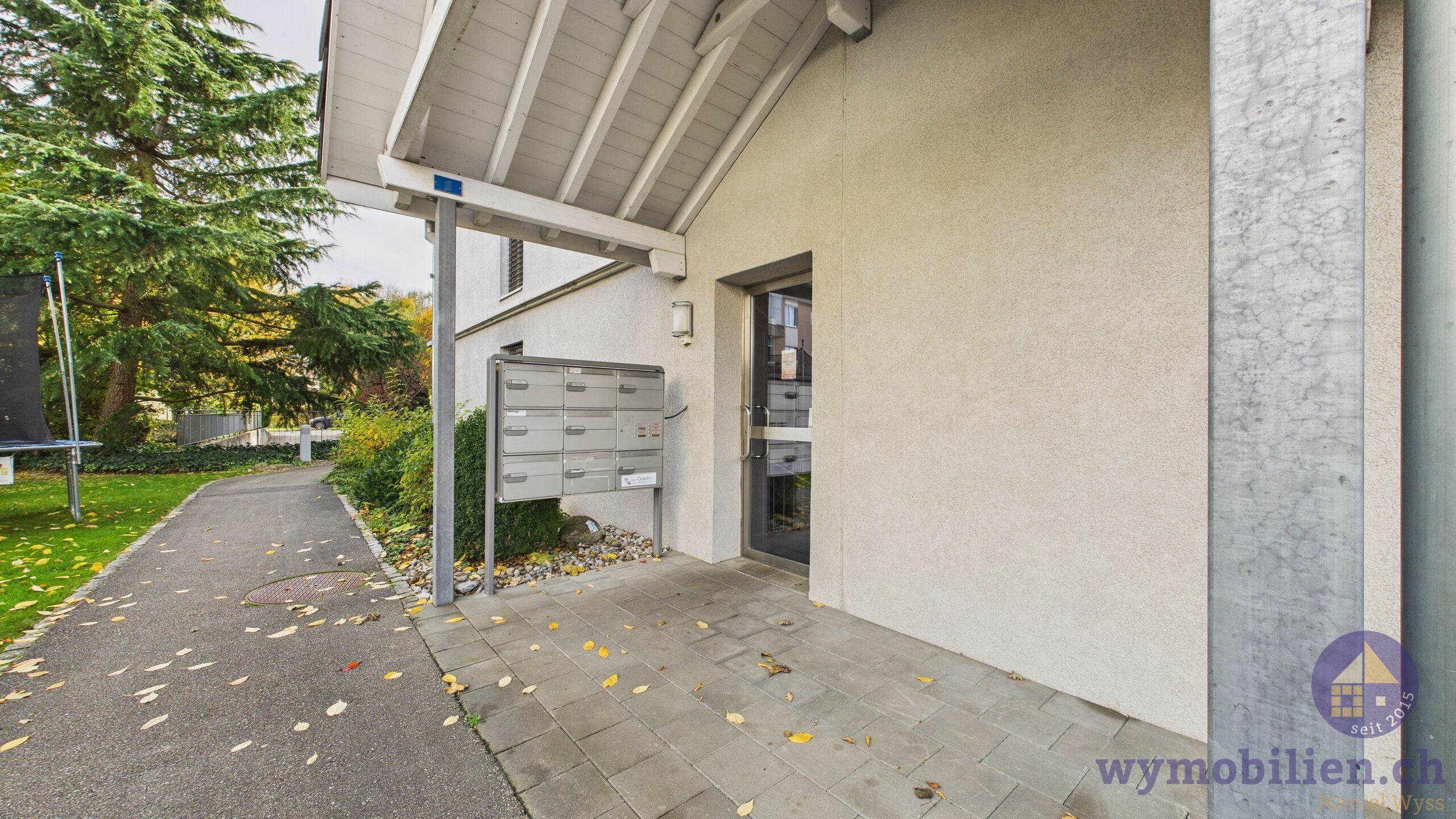 Zugang Mehrfamilienhaus 