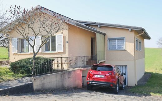 Villa to renovate on one level, close to the A16 and the postal stop.