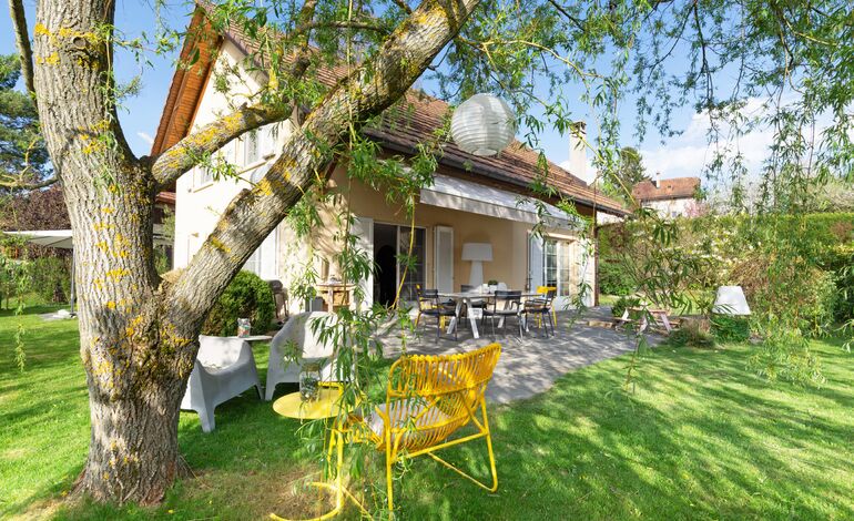 Villa de 5.5 pièces avec beau jardin, quartier résidentiel