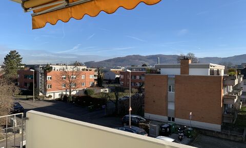 Appartement de 3 pièces rénové au centre avec balcon