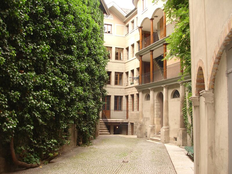 Apartment front & rear view CH-1204 Genève
