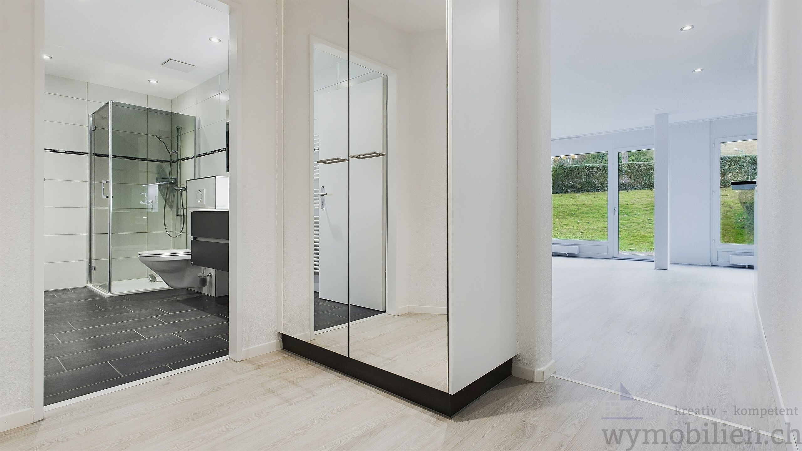 Vorplatz mit Garderobenschrank 