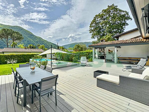 Beautiful cozy villa on one floor, with annex and close to the lake