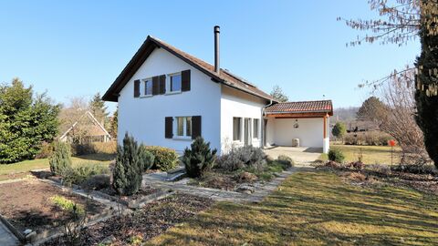 A vendre:
Maison individuelle 5.5-pièces
Situation calme et attrayante