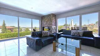 Propriété de haut standing avec piscine et appartement de 2½ pièces