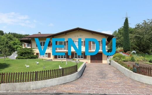 Magnificent and large villa built on a plot of 1492 m2.