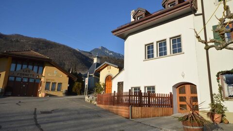 Yvorne : à deux minutes de Aigle : maison villageoise sur 3 niveaux !