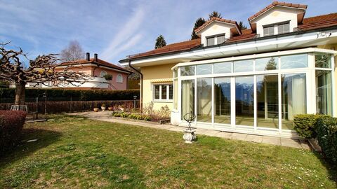 SPACIEUX APPARTEMENT DE 5,5 PIÈCES AVEC JARDIN ET VUE SUR LE LAC