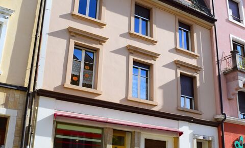 Immeuble de rendement de 3 appartements et 1 surface commerciale