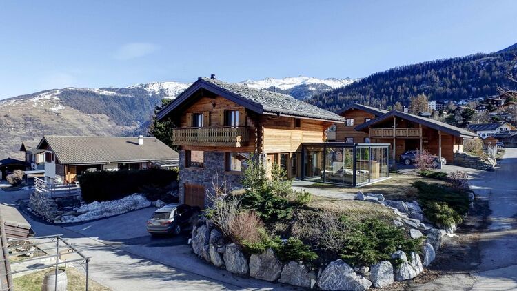 Somptueux chalet dans le quartier le plus ensoleillé de Haute-Nendaz !