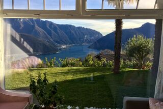 Delightful house with beautiful panoramic view of the lake