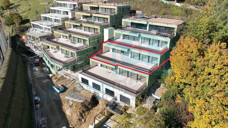 Exklusive Neubau-Terrassenhaus mit Weitblick & höchstem Wohnkomfort