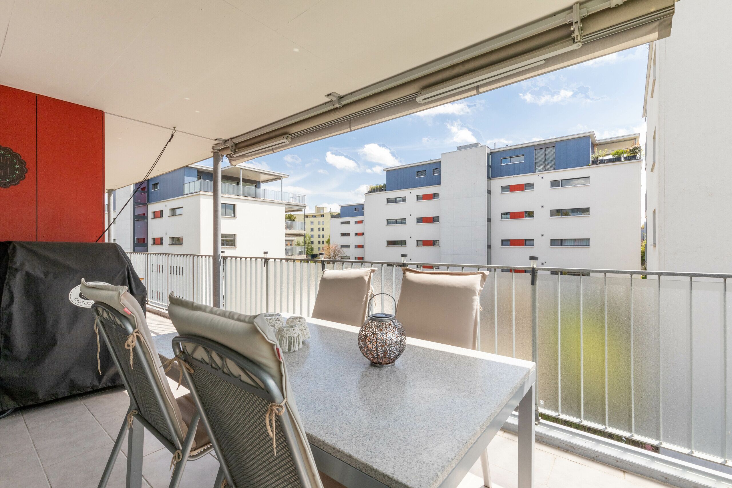 Balkon (gegen Süden ausgerichtet)