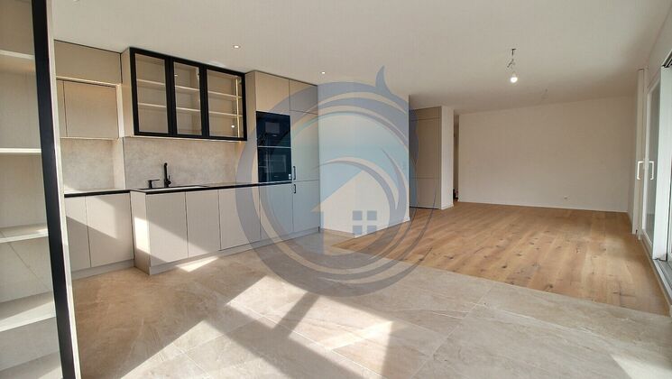 APPARTEMENT NEUF DE 4,5 PIÈCES AVEC VUE PANORAMIQUE SUR LE LAC