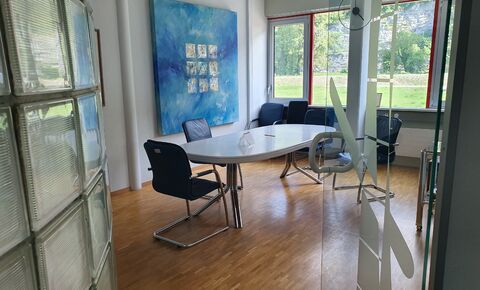 Bureau divisible dans quartier artisanal avec places de parc