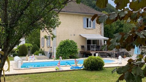 Maison avec piscine et belle parcelle de 3'000 m2 et chalet habitable
