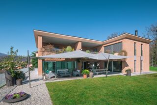 Generous villa in a quiet residential area