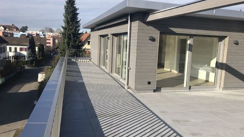 Modernes Wohnen in Wohlen
Exklusive 2½ Zi-Attika-Neubauwohnung