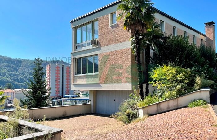 Interesting and sunny single-family home in practical location